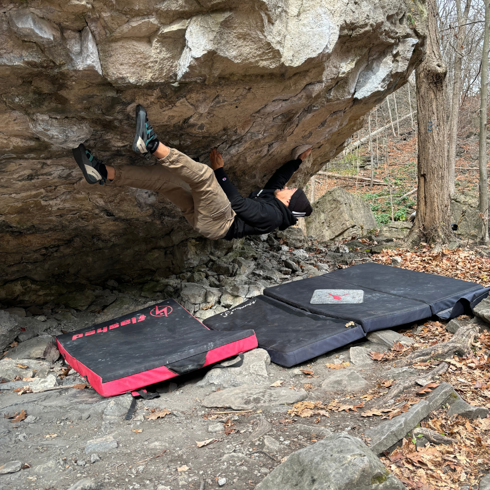 Niagara Glen bouldering — Ontario